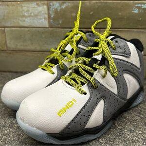 AND1 Kids Basketball Shoes - White and Gray Size 3